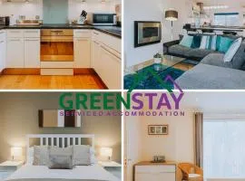 "The Penthouse Newquay" by Greenstay Serviced Accommodation - Stunning 3 Bed Apt With Parking & Sun Terrace - The Perfect Choice For Families, Small Groups & Business Travellers - Newly Refurbished - Close To Beaches, Shops & Restaurants