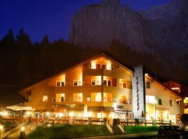 Hotel Valpudra, khách sạn gần Comici 1, Selva di Val Gardena