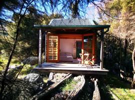 Manaaki Mai, Rustic Retreat Bush Cabin, luxury tent in Christchurch