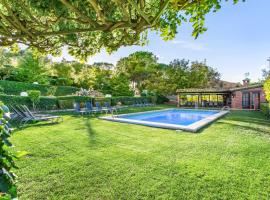 7 bedrooms villa with private pool furnished garden and wifi at Capellades Barcelona, hotel en Capellades