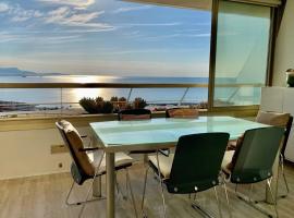 Sea view luxury apartment, spahotell i Villeneuve-Loubet