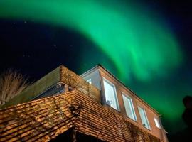 Waterfront Senja 3, hotel in Torsken