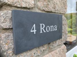 Rona@Knock View Apartments, Sleat, Isle of Skye、ティーングのホテル