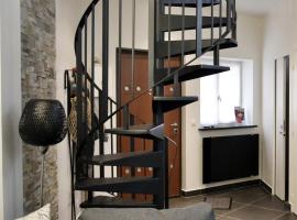 Les Lys, pet-friendly hotel in Vincennes