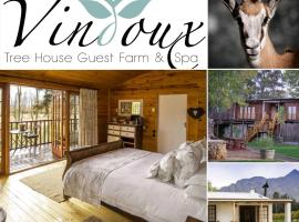 Vindoux Tree House Guest Farm & Spa โรงแรมใกล้ Saronsberg Winery ในทุลบักห์