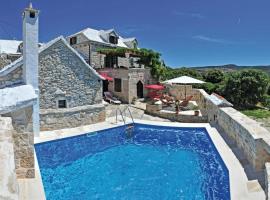 Holiday house Villa Glicinia with hydro-massage pool, viešbutis mieste Donji Humac
