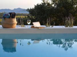 Luxury Paros Villa Villa Thoe Contemporary Luxury 3 Bedrooms Glisidia, hotel u gradu Paros