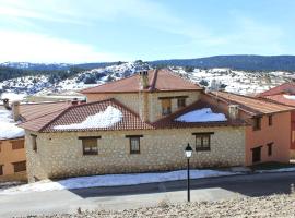 Casa Rural Lahuerta Apartamentos, landhuis in Guadalaviar