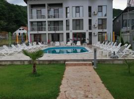 Vila Hercules, hôtel avec piscine à Dubova