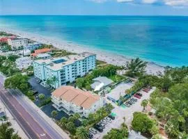 100 steps to beautiful Indian Rocks Beach, oceanside, 2 bedroom updated condo