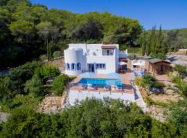 Charming villa with pool, Can Toni Mateu., hotel near Las Dalias Hippy Market, Sant Carles de Peralta