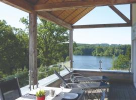 Luxury apartment with sauna over a lake、ロベールヴィルのラグジュアリーホテル