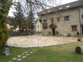 Casa El Pajar I y II, country house in Senegüé