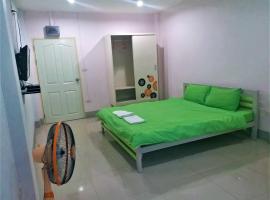 Chawalee Place, hotell sihtkohas Ban Pak Thang