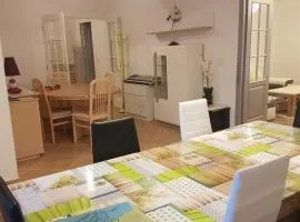 SUPER SPACIEUX GÎTE PROCHE DE TOUTES COMMODITÉS