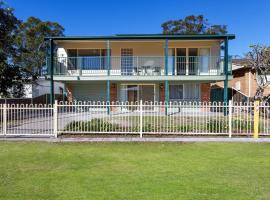 Close To The Myall River Pet Welcome, villa in Hawks Nest