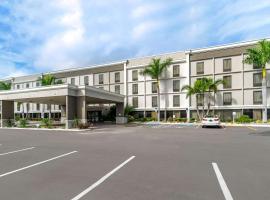 Comfort Inn & Suites St Pete - Clearwater International Airport, hotelli kohteessa Clearwater