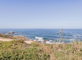 Zambujeira do Mar 4-Bed House Perfect for Families & Friends, hotel a Zambujeira do Mar