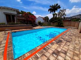 Casa Veraneras de San Fernando, cabaña o casa de campo en Cali