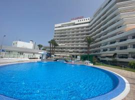 Primera l&iacute;nea de mar ! Fant&aacute;stico apartamento, hotelli Adejessa