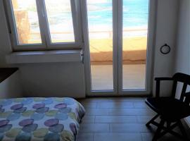 Loft with balcony sea view, hotel en Playa del Hombre
