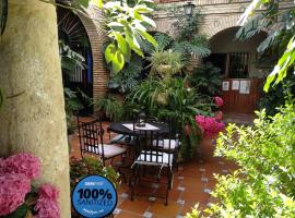 Pensión Los Arcos, къща за гости в Кордоба