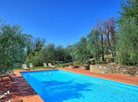 Camaioni Apartment Sleeps 6, hotel u gradu Camaione