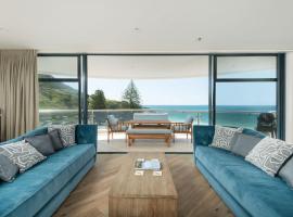 Oceanside Haven Resort with Luxury Sea Views, hotel in Mount Maunganui