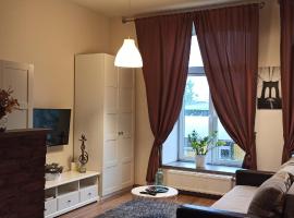 Studio flat in a historical XIX c. building., hotel i nærheden af Napoleon's Hill and Jiesia Hill Fort, Kaunas