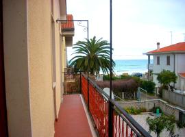 2 bedrooms house at Contrada Termini 3 m away from the beach with sea view and balcony, hotel en Casalbordino