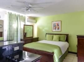 Beach Studio 10, serviced apartment in Ocho Rios