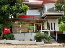 RedDoorz at Anton's Loft Designer Resort Pansol Calamba Laguna, hotel di Laguna