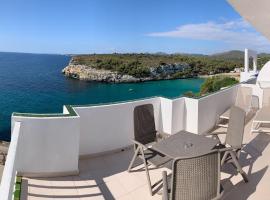 Blau Punta Reina, hotel poblíž významného místa Pláž Cala Barques, Cala Mendia