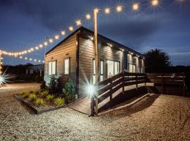 Black Bull Retreat, Barmston with Private Hot Tubs, ξενοδοχείο σε Great Driffield