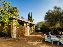 Back to Nature Camping & Huts, familiehotel i Mikhmannim
