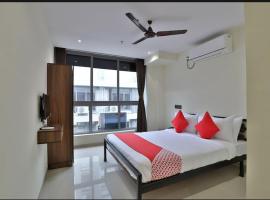 Hotel Leo, hótel í Sūrat