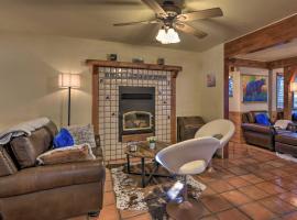 Flagstaff Home with On-Site Trails, 3 Mi to Dtwn!, tradicionalna kućica u gradu 'Flagstaff'