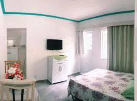 Suíte com cozinha no quintal da casa
