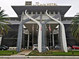 Raia Hotel & Convention Centre Terengganu, hotel v mestu Kuala Terengganu