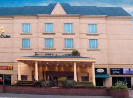 Savoy Suites Noida, hotel v destinaci Noida