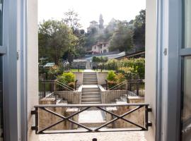 Casa Julia - Menaggio by LoveComo, ξενοδοχείο στο Μενάτζιο