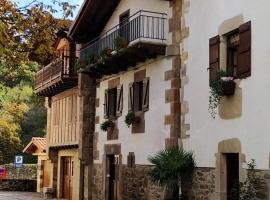 Casa Rural Mizkerrenea, Ituren, Navarra, hôtel à Ituren