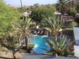 Fort Sesfontein Lodge & Safaris, hotel com piscina em Sesfontein
