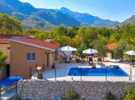 Villa Melita - Heated pool within Nature Park, parkimisega hotell sihtkohas Zagvozd