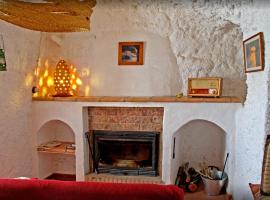 Cozy house in Gorafe + pool, hotel v destinaci Gorafe