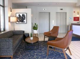 Viesnīca Holiday Inn Express & Suites Boston - Cambridge, an IHG Hotel pilsētā Keimbridža
