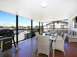 Shores I Pet Friendly I 1 Min Walk to Beach