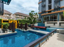 The Grass Serviced Suites, hotell i Pattaya Central