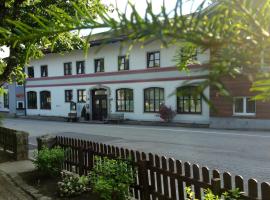 Edel Weiss Gästezimmer, hotel con parking en Fürstenstein