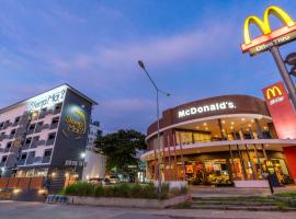 Sleep Mai Chiang Mai Airport Lifestyle Hotel Free Scheduled CNX Airport Shuttle, хотел в Чианг Май